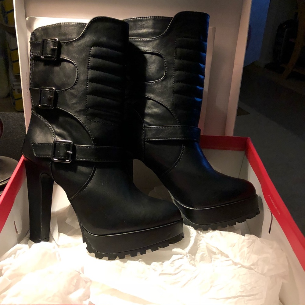 Chic boots